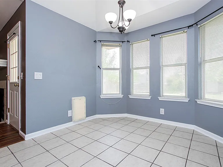 814 Lantana Ln — Photo 15