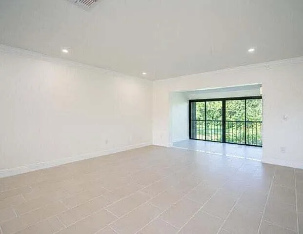 9284 Vista Del Lago #34F — Photo 7