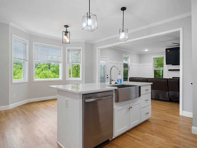 100 Riley Dr — Photo 6