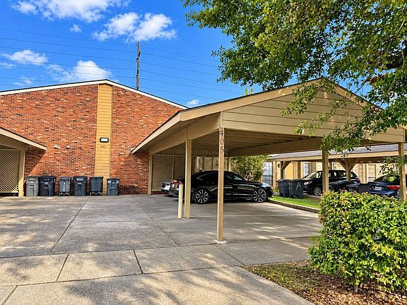 3rd image of 405 Longwood Ct APT C