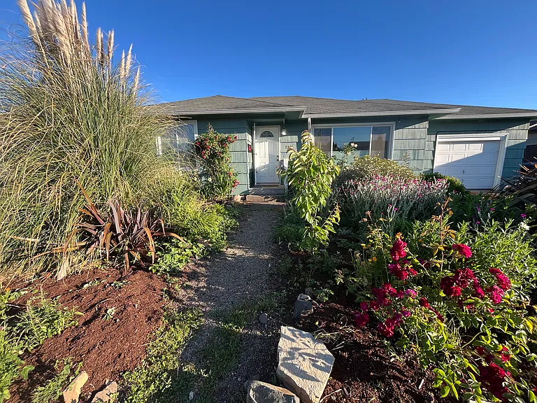 1331 Olympic St — Photo 2