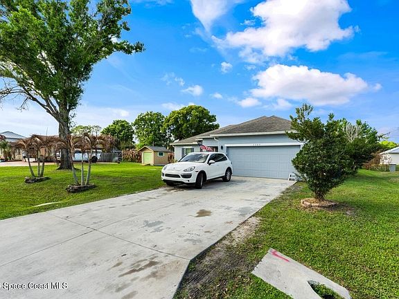 3rd image of 1343 Damask Ln