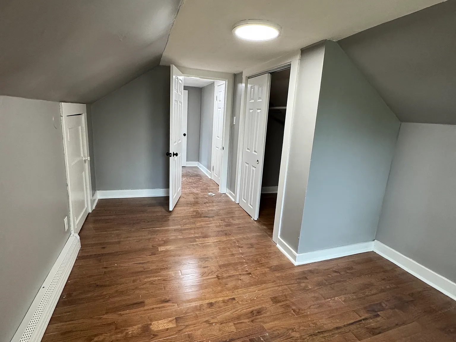 3 bed, 1.0 bath, 3102 sqft, $2,300 — Photo 4