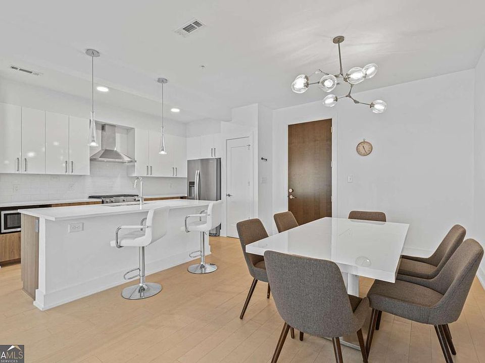 1st image of 775 Juniper St #511