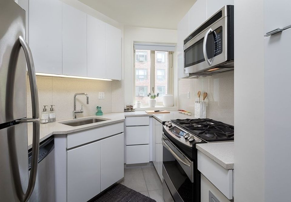 1st image of 3 Stuyvesant Oval APT 6B
