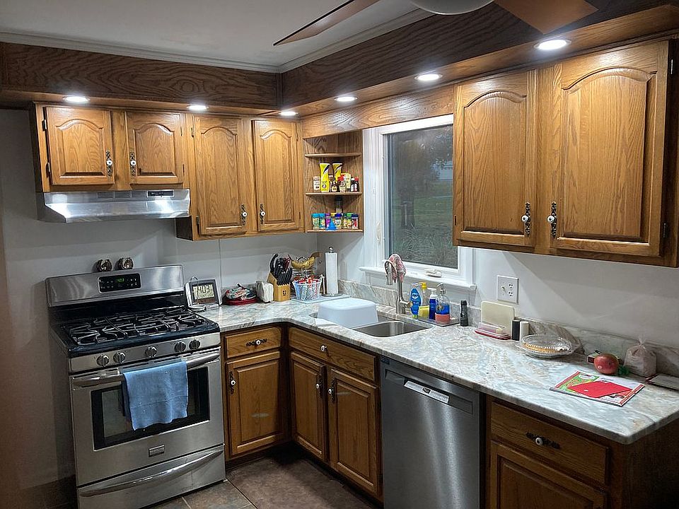 2nd image of 305 S 18th St
