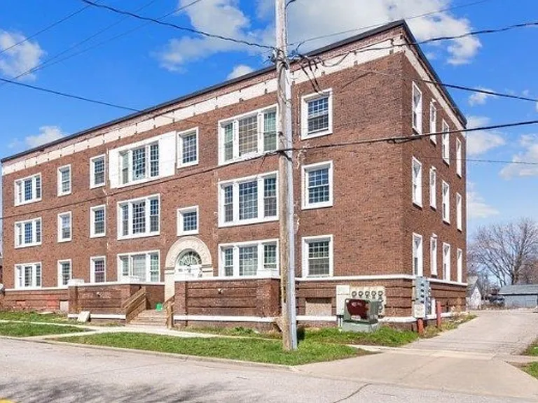 505 Wellington St — Photo 16