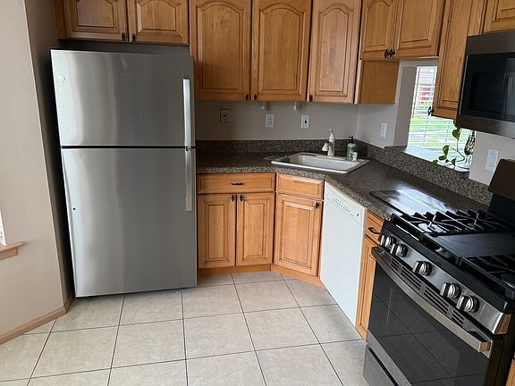 4th image of 23 Cloister Ct #23