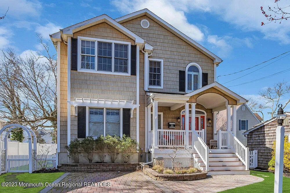 3 bed, 2.5 bath, 2846 sqft, $3,000 — Photo 2