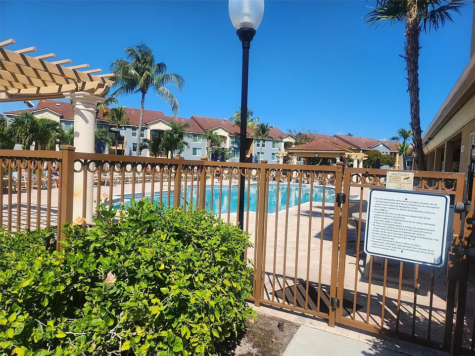 317 Villa Cir #317