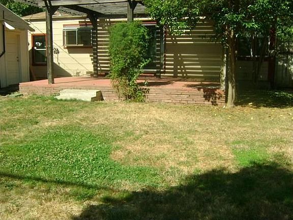 2nd image of 282 Gardens Ave