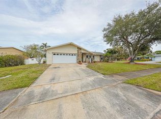 8901 Saint Andrews Dr, Seminole, FL 33777