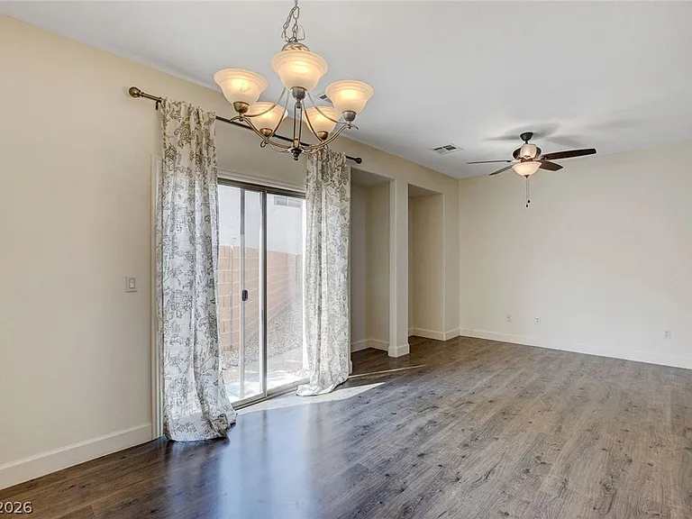 127 Tilbury Ave — Photo 11