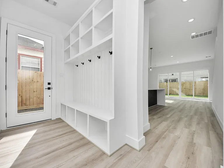 2408 Lorraine St — Photo 5