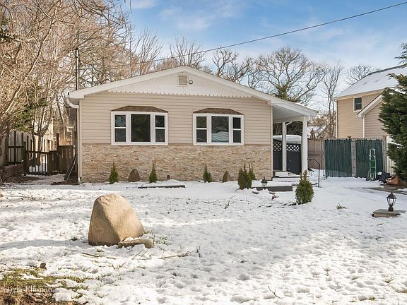 3rd image of 90 Ferndale Ave