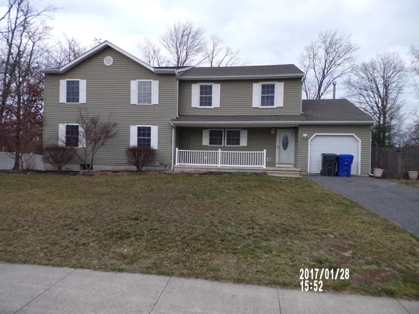 785 Holly Berry Ln, Brick, NJ 08724