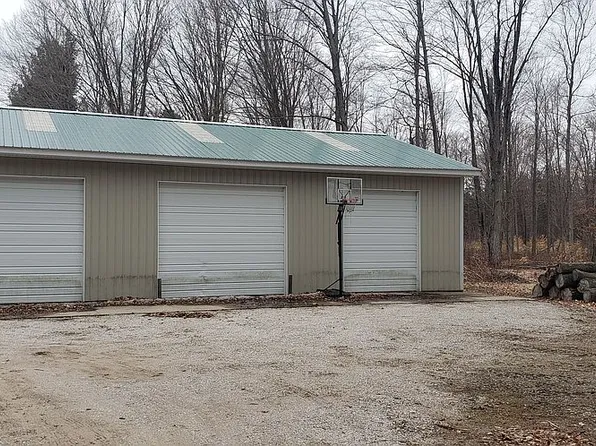 10685 N Quarterline Rd, Manistee, MI 49660