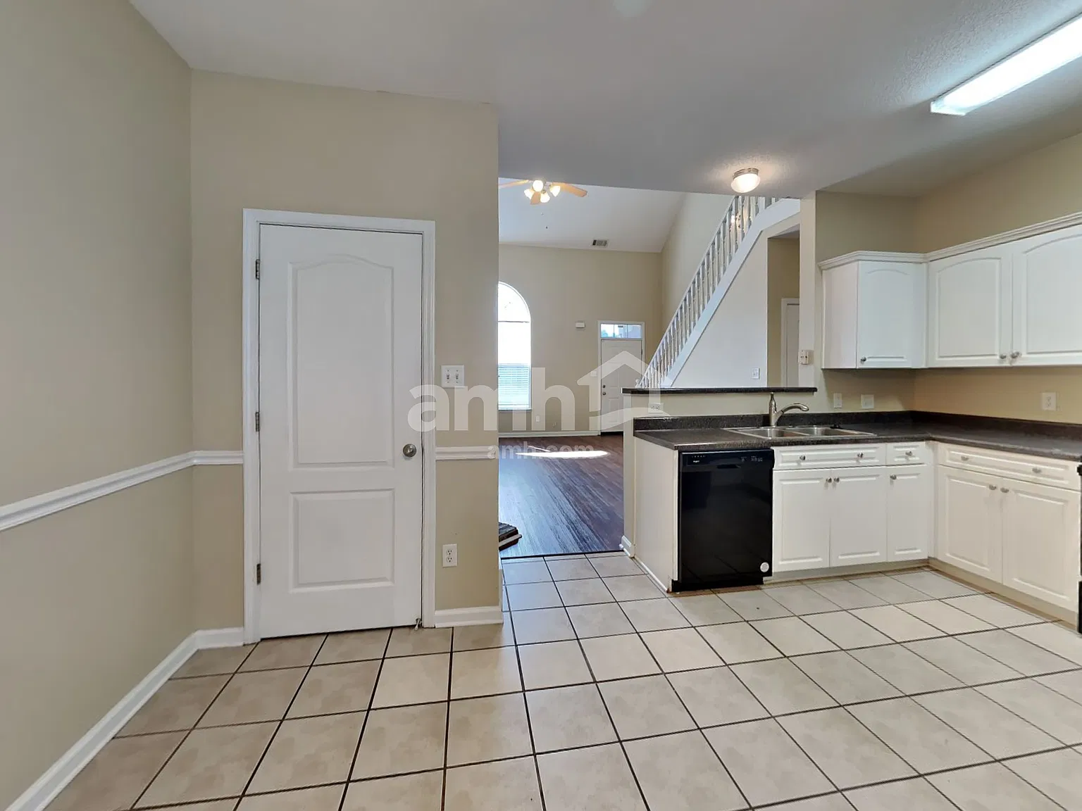 4 bed, 2.5 bath, 1793 sqft, $2,075 — Photo 4