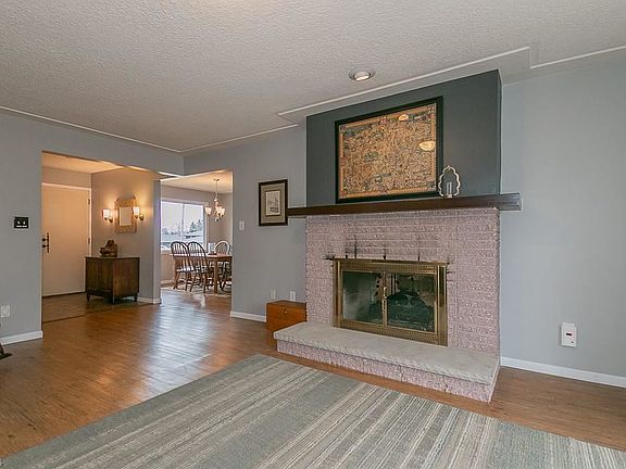 3rd image of 30940 Meadowbrook Dr