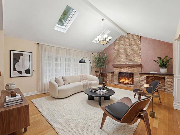 5th image of 21 Sequoia Rd