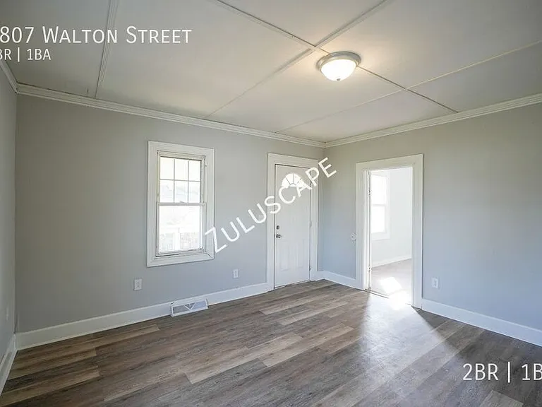 1807 Walton St — Photo 3