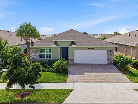2nd image of 44604 Palm Frond Dr