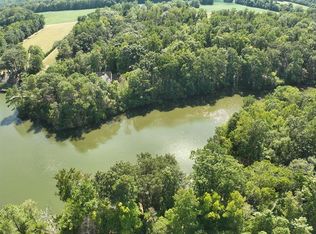 2 Waverly Ave, Kilmarnock, VA 22482