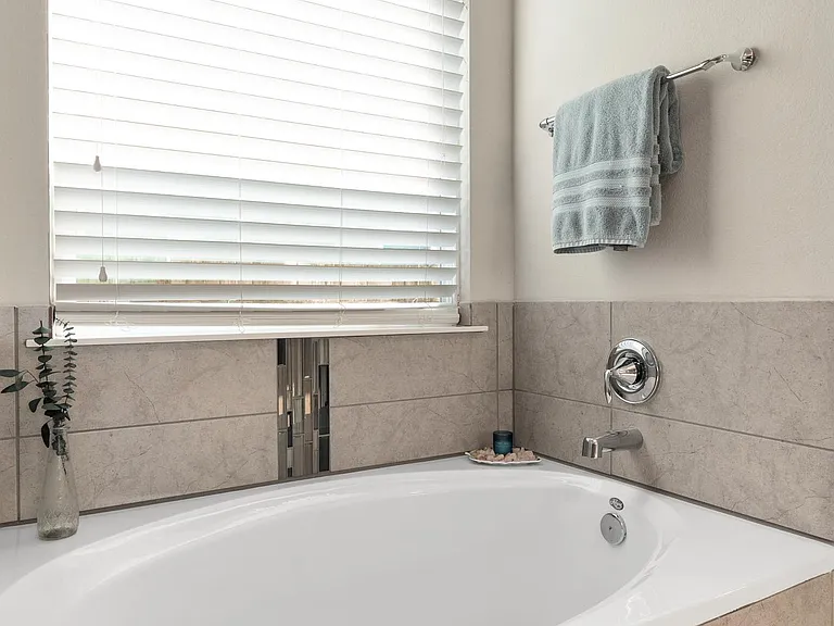 5412 Daimler Dr — Photo 15