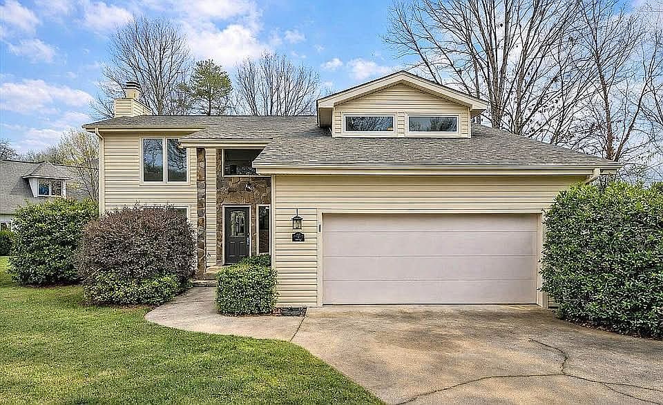 1st image of 101 Pebble Stone Ln