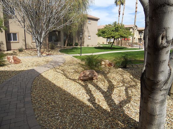 4th image of 7401 W Arrowhead Clubhouse Dr Unit 1047