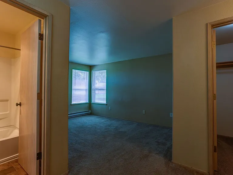 Creekside Apartments — Photo 62