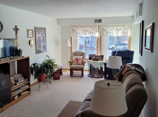 912 Hawthorne St Unit 104, Alexandria, MN 56308