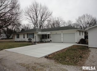 1202 W Elm St, Taylorville, IL 62568
