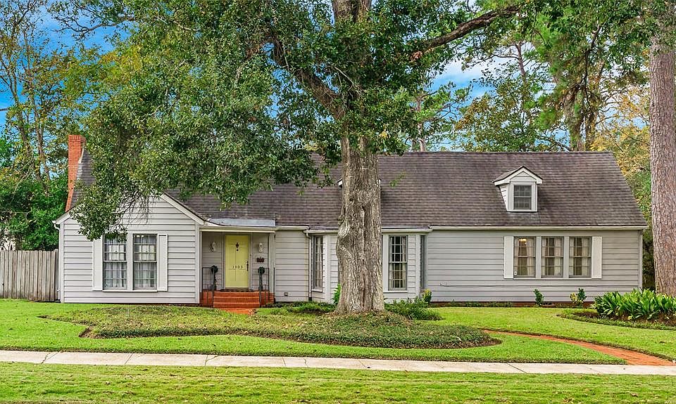 Beautiful home on large corner lot just blocks away from downtown Conroe.