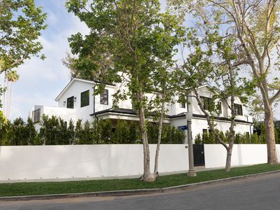3935 Rhodes Ave, Studio City, CA, 91604