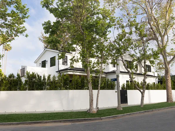 3935 Rhodes Ave, Studio City, CA 91604