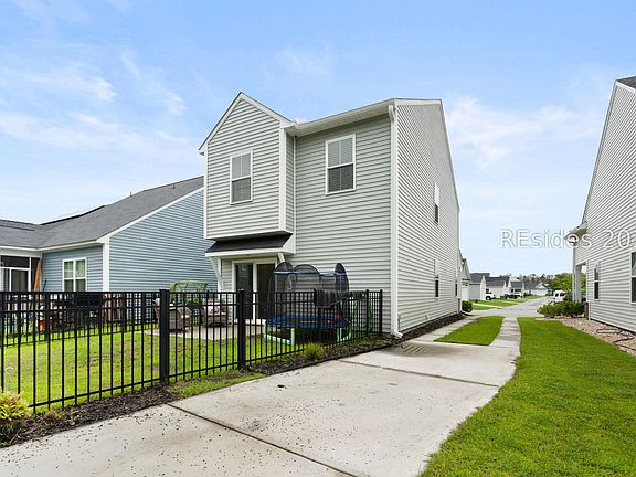 2nd image of 54 Garden Row Dr N