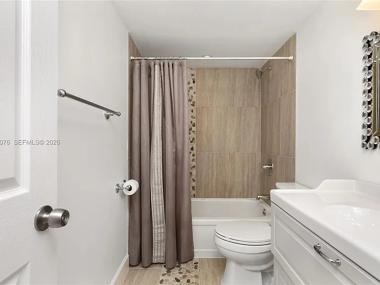 301 NE 14th Ave #307 — Photo 25