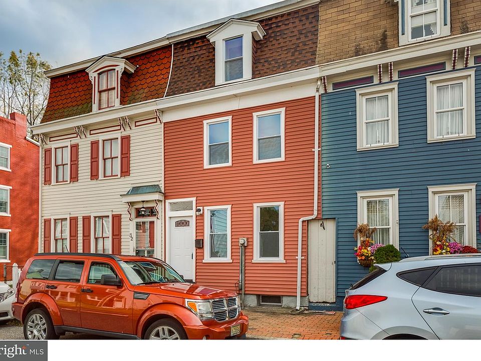 1st image of 34 W Pearl St