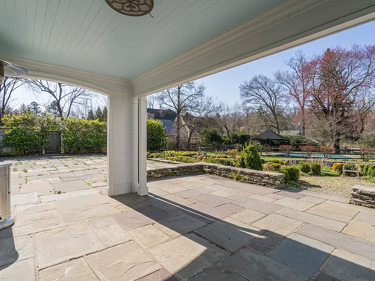 601 Harriton Rd — Photo 50
