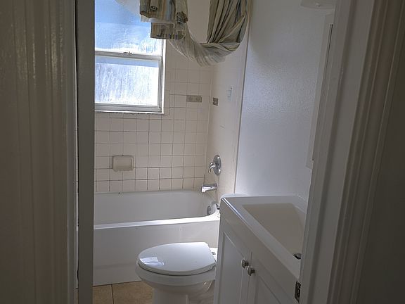 3rd image of 2222 45th Ave N #2