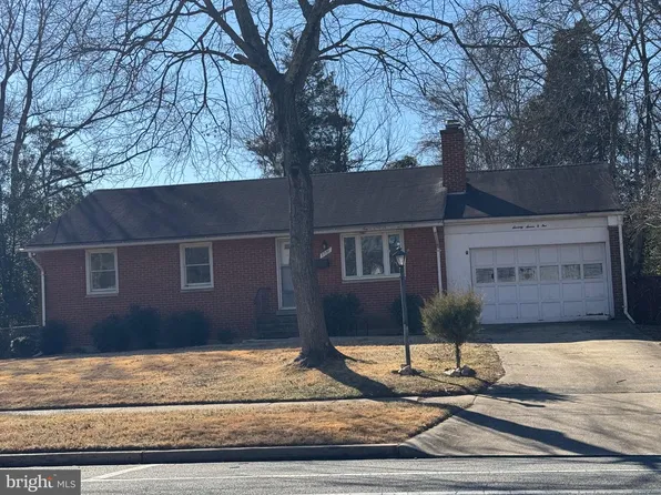 7701 Heritage Dr, Annandale, VA 22003