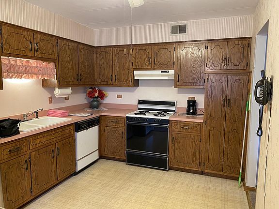 5th image of 8800 140th St #214
