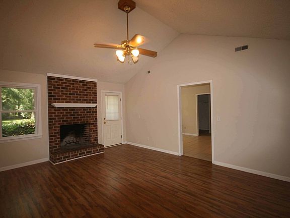 3rd image of 1520 Crowndale Dr