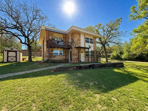 40 Hawaii Ln, Hilltop Lakes, TX 77871