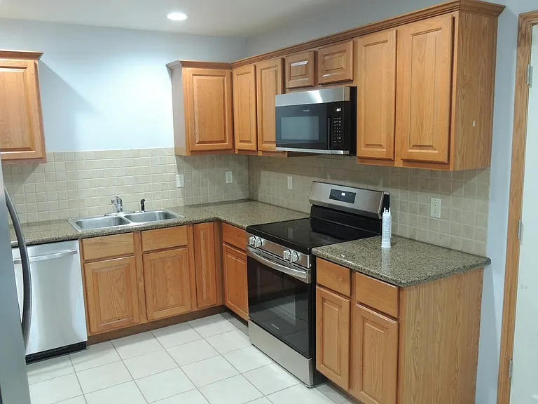649 S Rilynn Ave — Photo 4
