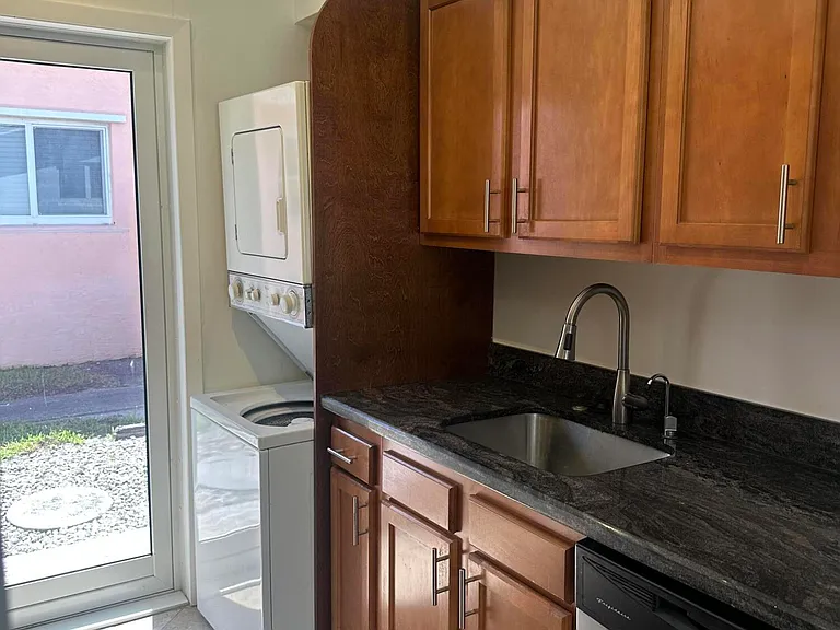 1632 NE 56th Ct — Photo 9