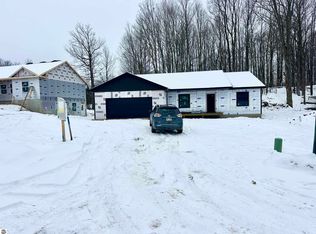 1044 Birmley Estates Dr, Traverse City, MI 49696
