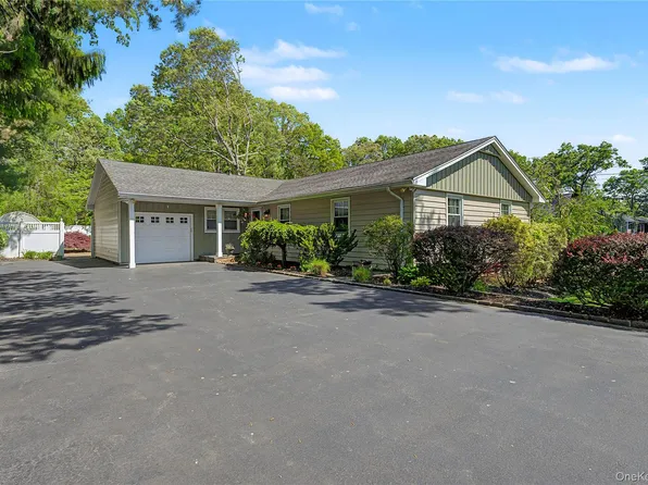 75 Summit Drive, Smithtown, NY 11787