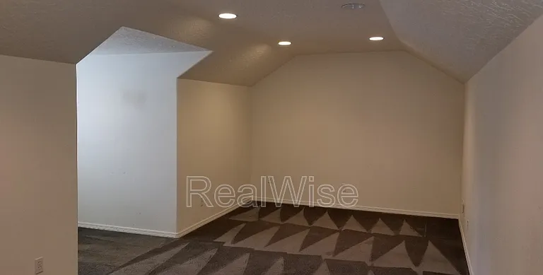 16139 Park Dr — Photo 4